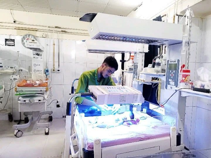 Tanvir Ahmad providing neonatal care at an incubator in the SCANU Ward, 250-Bedded General Hospital, Tangail